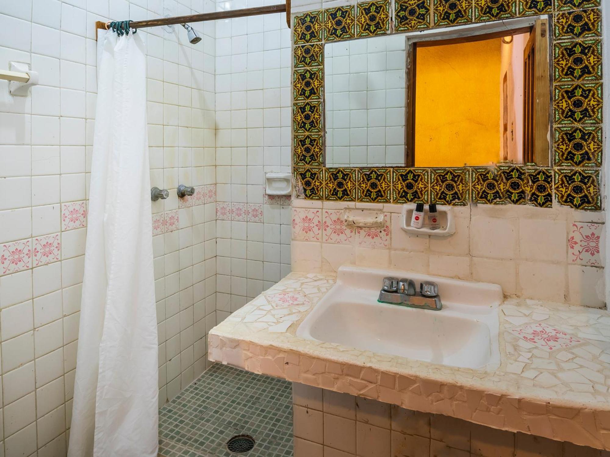 בארה דה נבידאד Oyo Hotel Sands מראה חיצוני תמונה